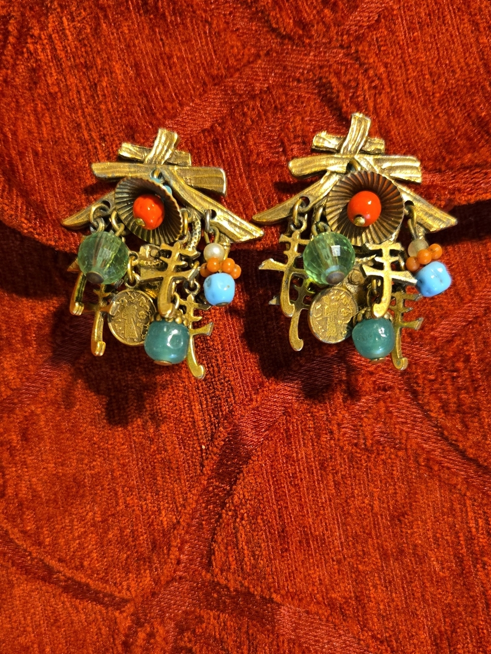 Vintage 1950s Asian Pagoda Cluster Clip On Earrings - Unsigned ART